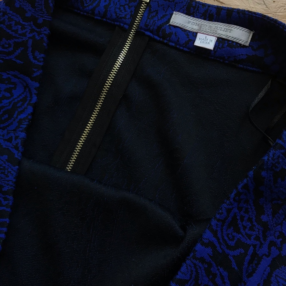 Romeo and Juliet Couture Blue Paisley Skirt - Picture 2 of 6